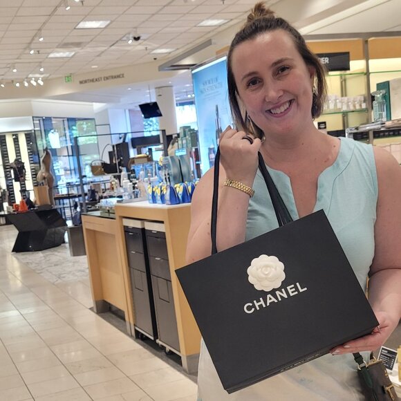 Meet your Posher, Lisa - Picture 1 of 1